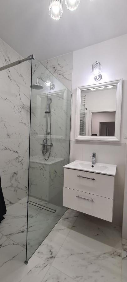 44 - Apartamenty Siedlce - Nowy Apartament W Centrum Przy Ul Czerwonego Krzyza Exteriör bild